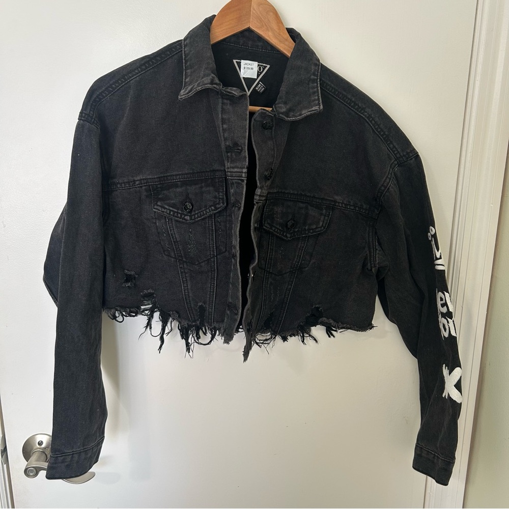 NWOT Trio Urban Women’s Cropped Black Distressed Graffiti Denim Jacket Size S/M